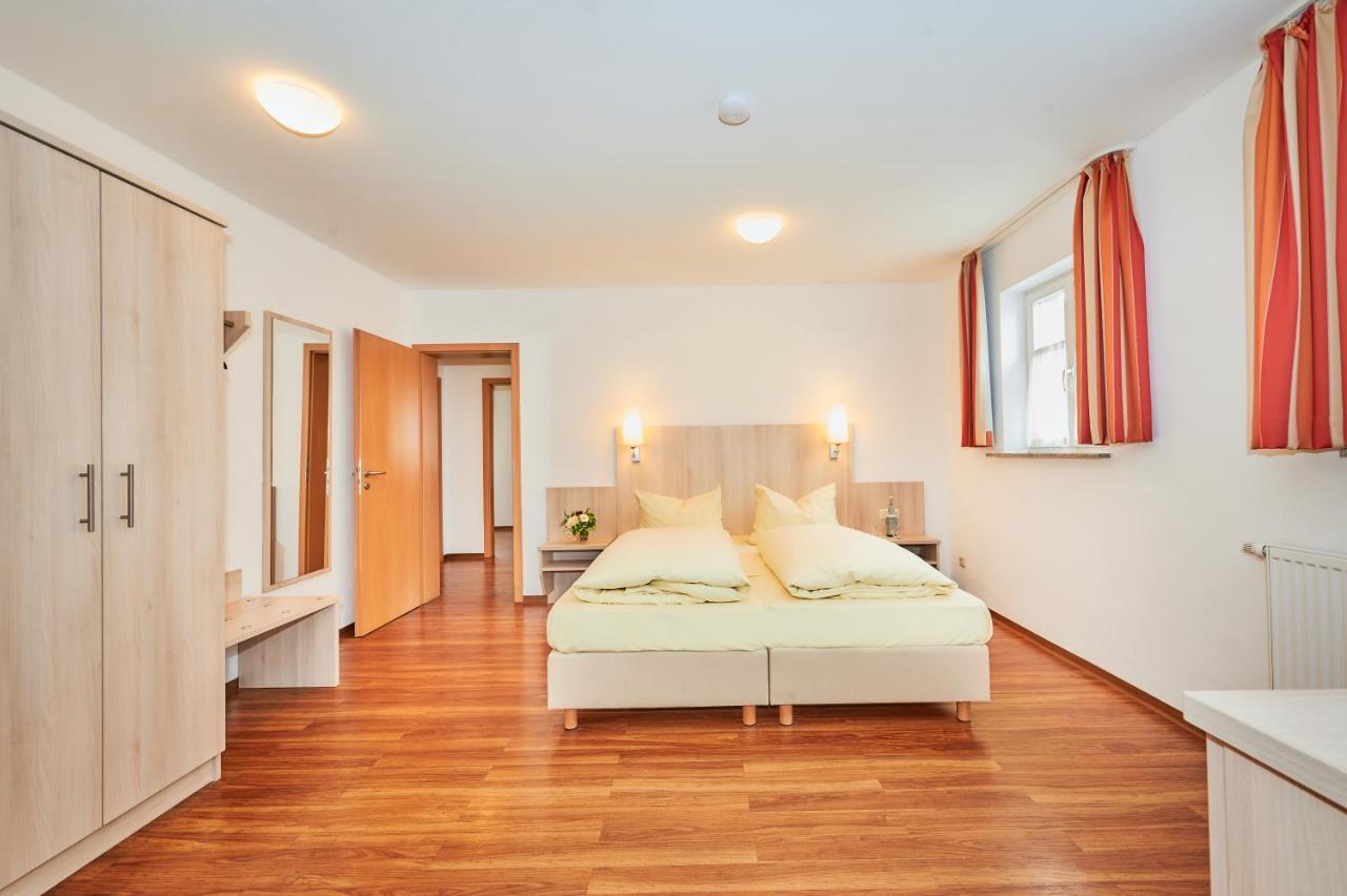 זירנדורף Hotel-Gasthof Bub מראה חיצוני תמונה